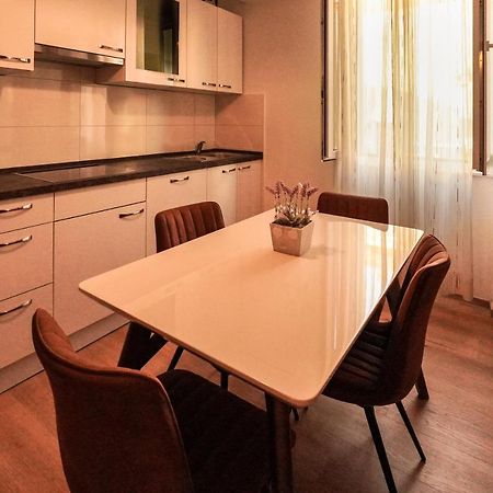 Appartement Tranquil Urban Escape à Split Extérieur photo