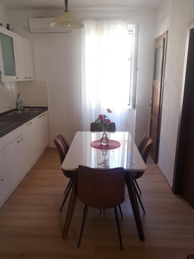 Appartement Tranquil Urban Escape à Split Extérieur photo